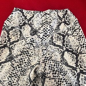 Balance Athletica shake print leggings